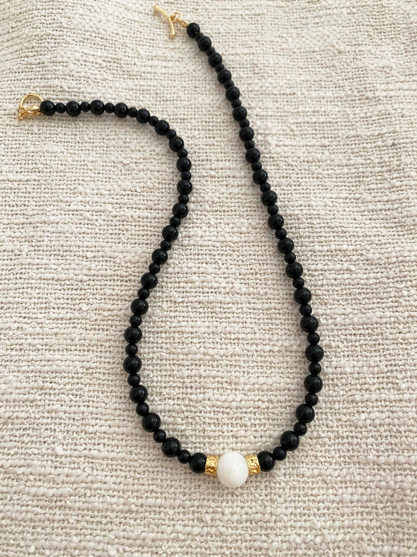 Handmade Fashion Natural Stone Black Onyx Shell Necklace